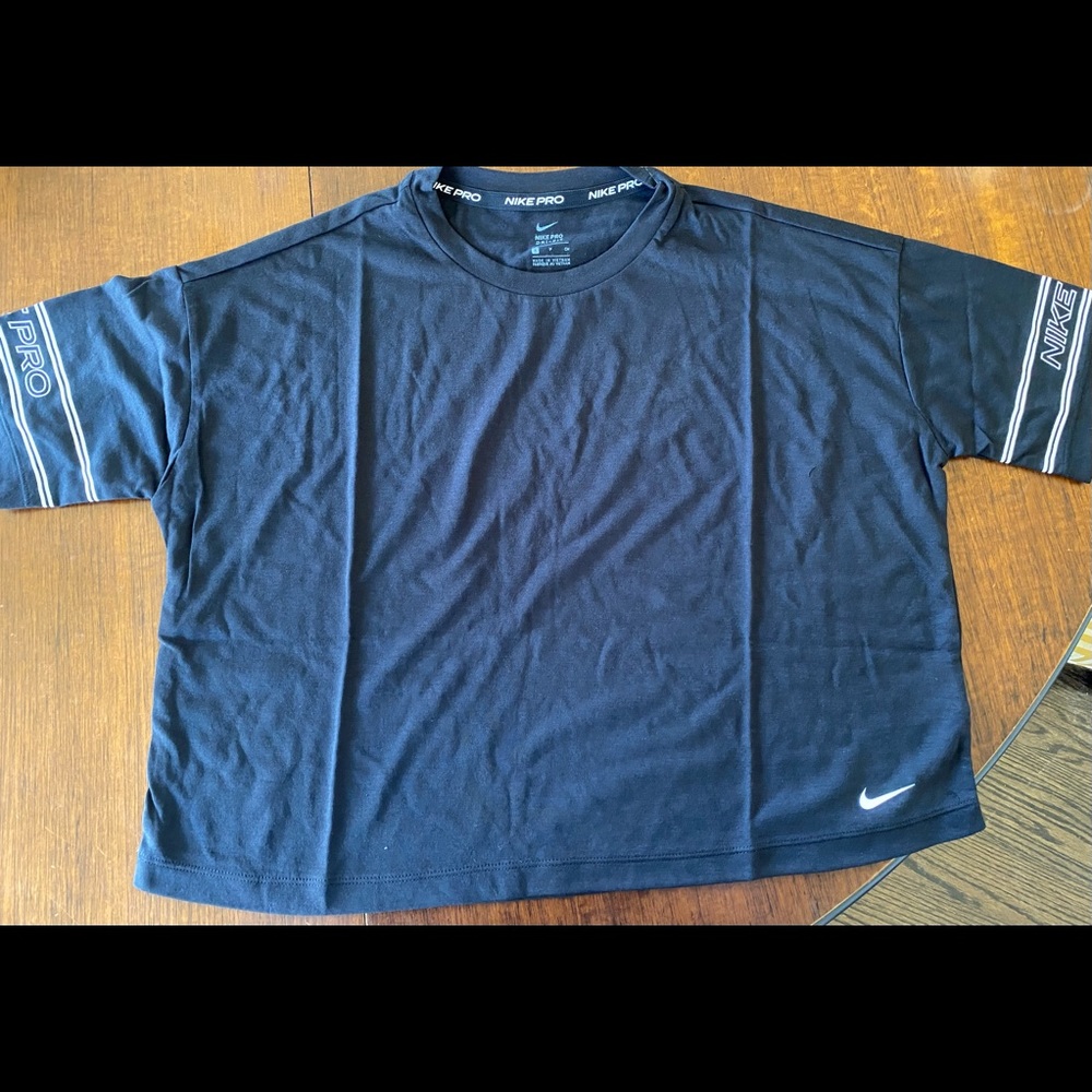 Nike Pro cropped tee